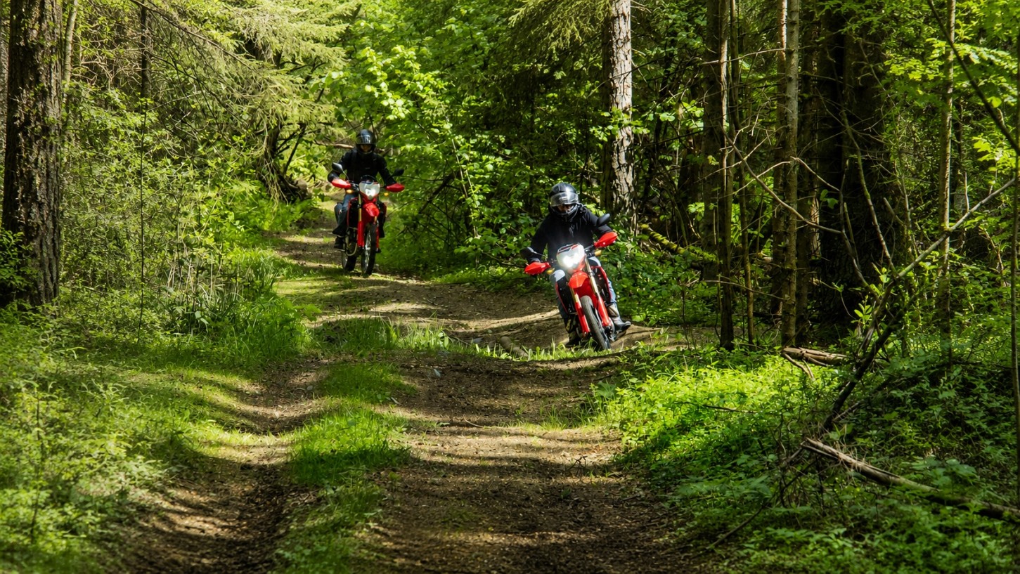 Enduro turas motociklais su „Vilnius Enduro Tours“ (4 val.)